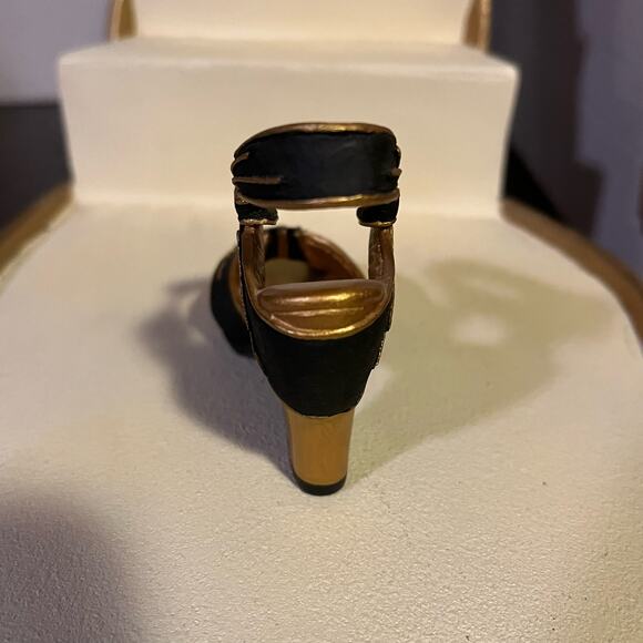 Just the Right Shoe Rising Star - Picture 8 of 13